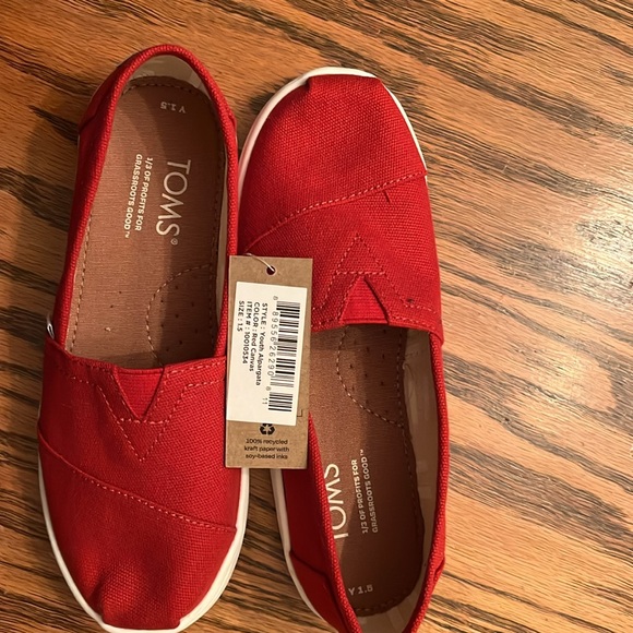 Toms Youth/kids slip on Alpargata - Red Canvas Size 1.5 - Picture 2 of 4